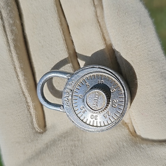 VINTAGE Master Lock Co. Key Fob - Picture 6 of 11